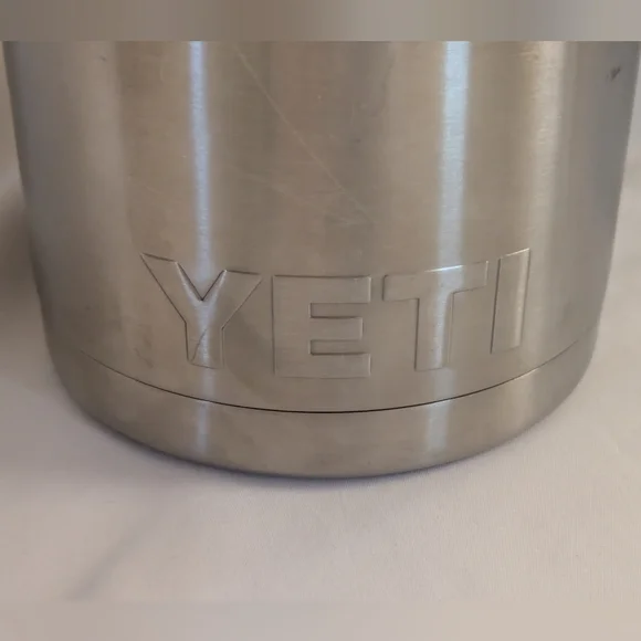 YETI 64oz Stainless Steel Silver Wide Mouth Screw Lid Chug Cap - Picture 2 of 7